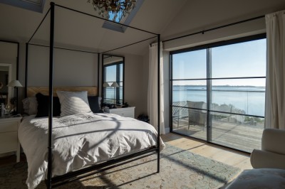 Beach-Road bedroom
